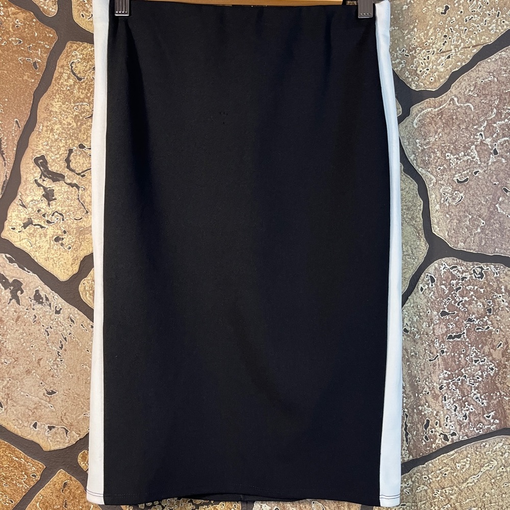Joe B Black and White sporty style pencil skirt black w white stripe y2k M